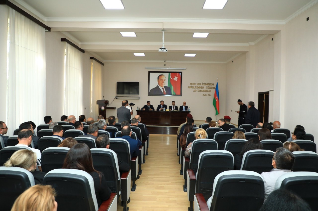 Niyazi Bayramov vətəndaşların müraciətlərini dinlədi - FOTOLAR