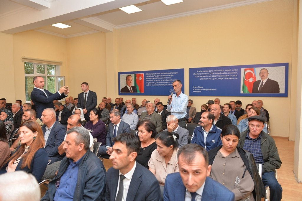 Taleh Qaraşov kənd sakinlərinin problemlərini dinlədi - FOTOLAR
