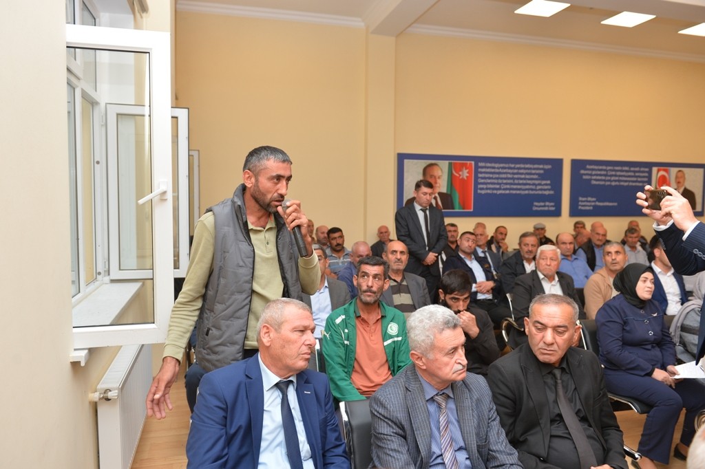 Taleh Qaraşov kənd sakinlərinin problemlərini dinlədi - FOTOLAR