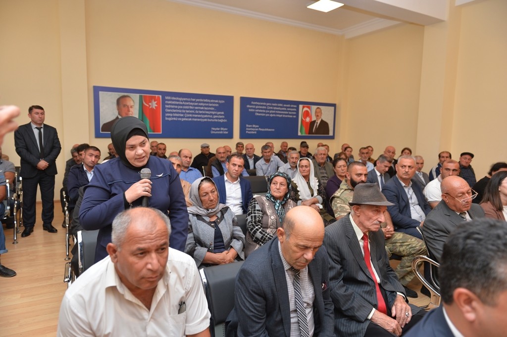Taleh Qaraşov kənd sakinlərinin problemlərini dinlədi - FOTOLAR
