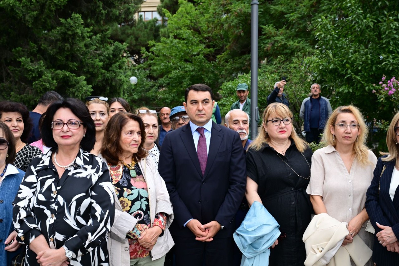 Milli Musiqi Günündə Üzeyir Hacıbəylinin məzarı ziyarət olunub - FOTOLAR