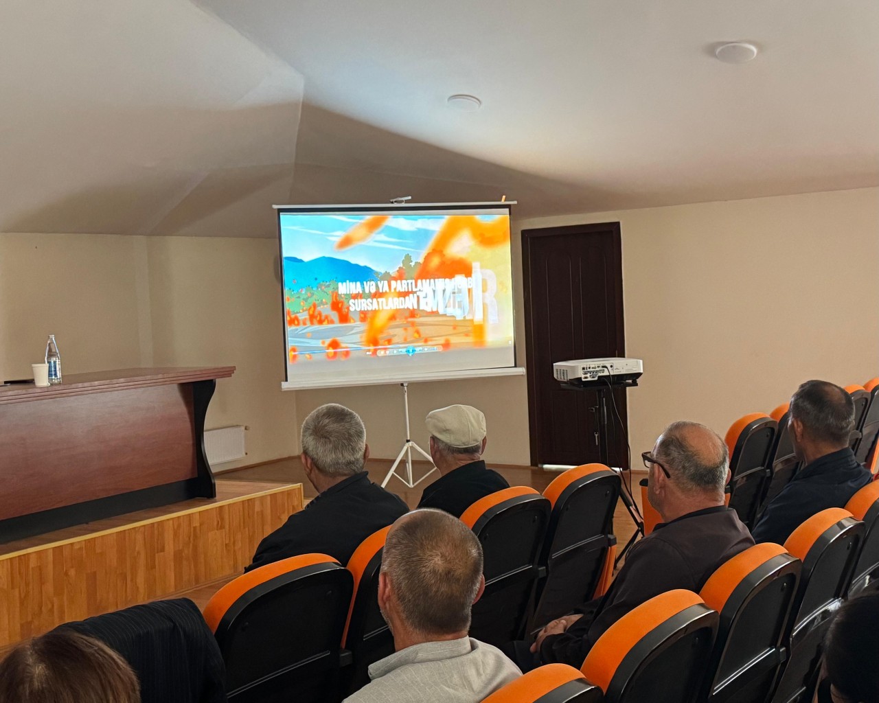 Xıdırlı sakinləri mina təhlükəsi ilə bağlı maarifləndirilib - FOTOLAR