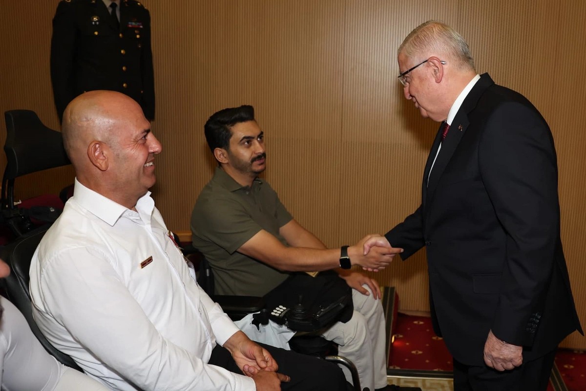 Yaşar Gülər azərbaycanlı qazilərlə görüşdü - FOTOLAR