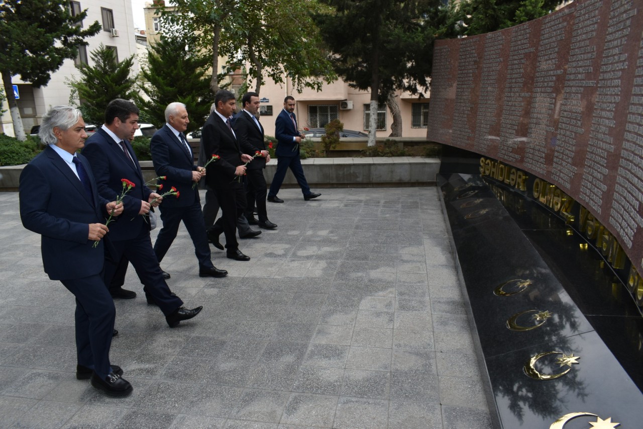 Yasamal ictimaiyyəti Dövlət Suverenliyi Gününü qeyd edib - FOTOLAR
