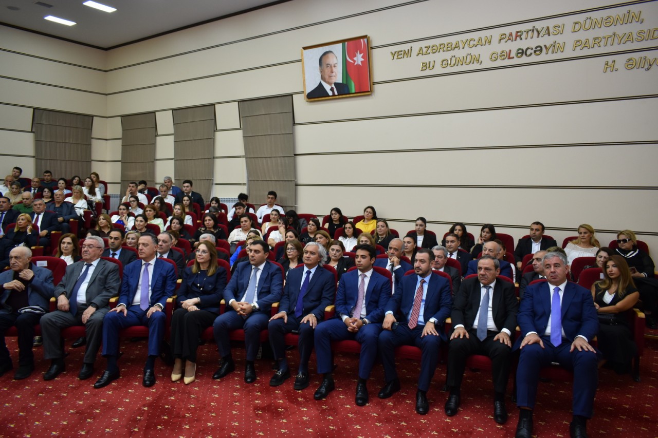 Yasamal ictimaiyyəti Dövlət Suverenliyi Gününü qeyd edib - FOTOLAR