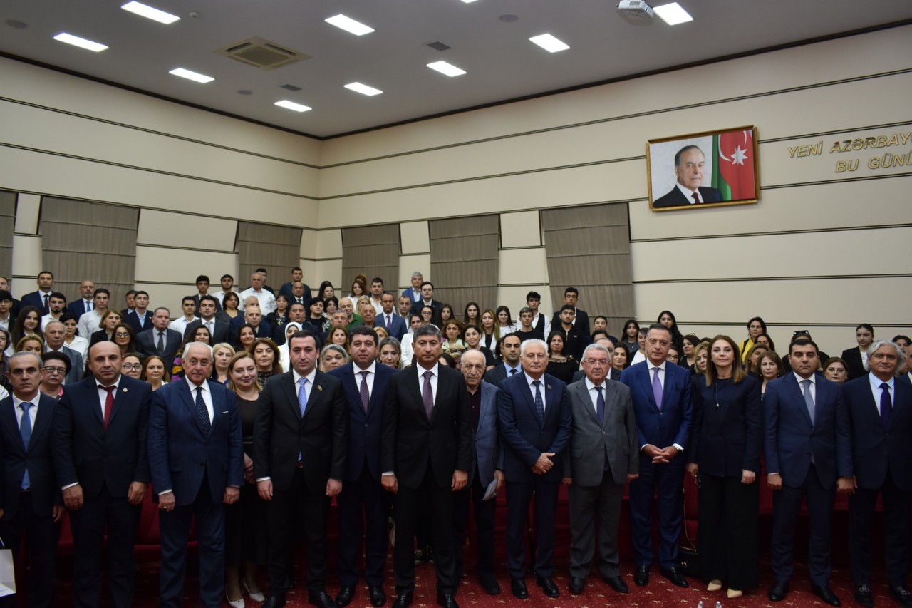 Yasamal ictimaiyyəti Dövlət Suverenliyi Gününü qeyd edib - FOTOLAR