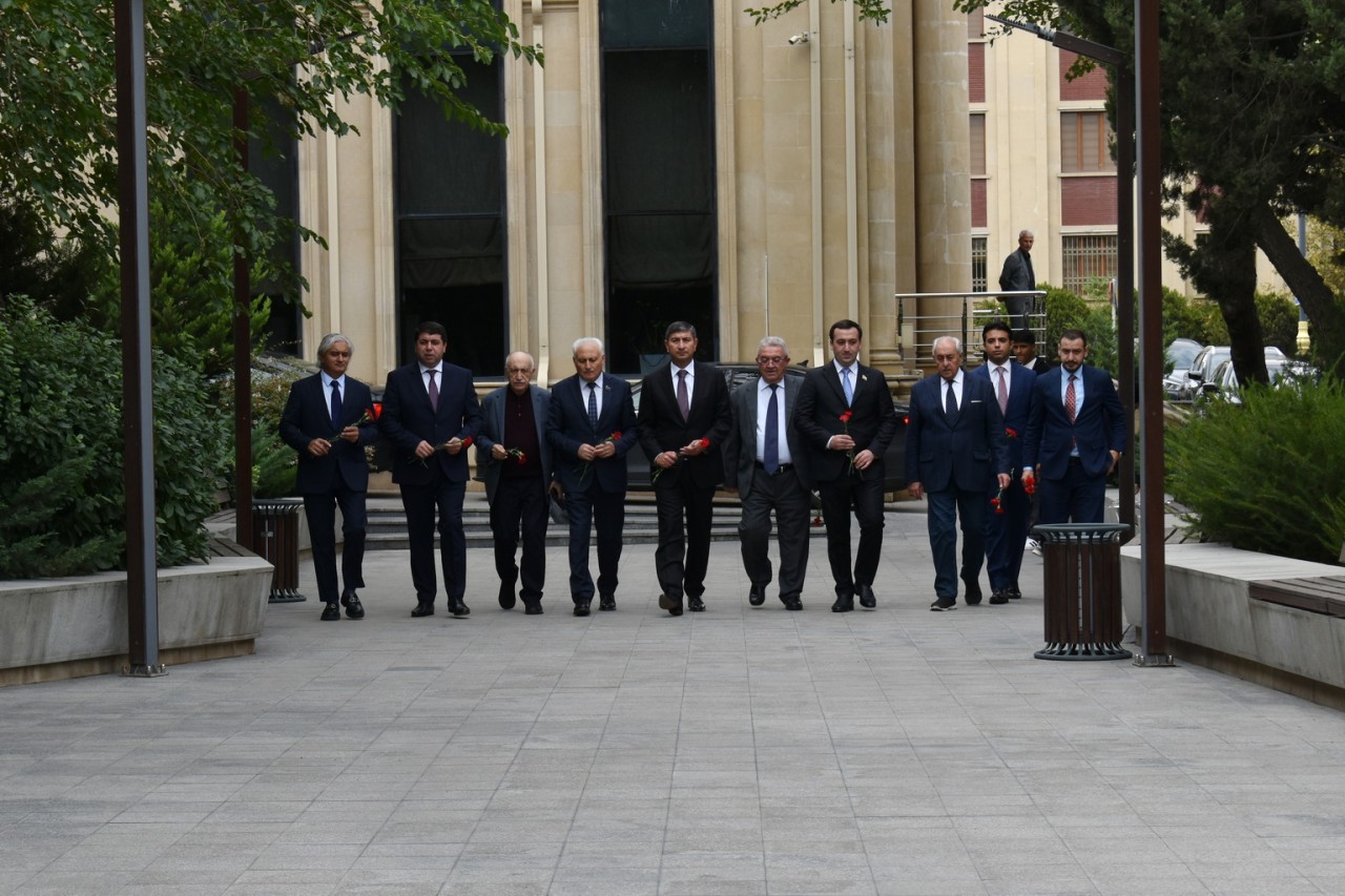 Yasamal ictimaiyyəti Dövlət Suverenliyi Gününü qeyd edib - FOTOLAR