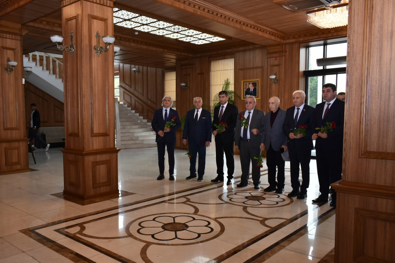 Yasamal ictimaiyyəti Dövlət Suverenliyi Gününü qeyd edib - FOTOLAR