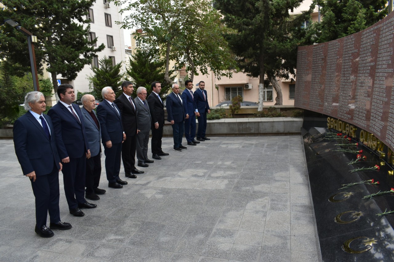 Yasamal ictimaiyyəti Dövlət Suverenliyi Gününü qeyd edib - FOTOLAR