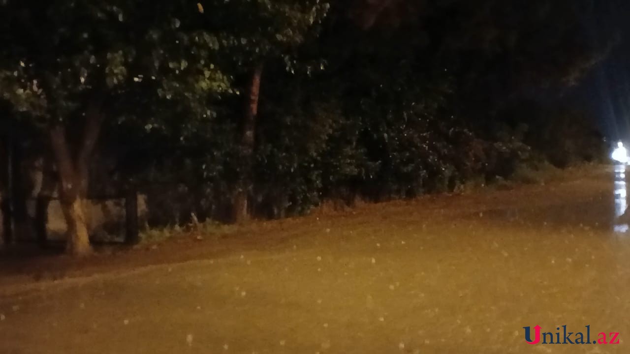 Gəncədə güclü yağışdan sonra sel gəldi - FOTO