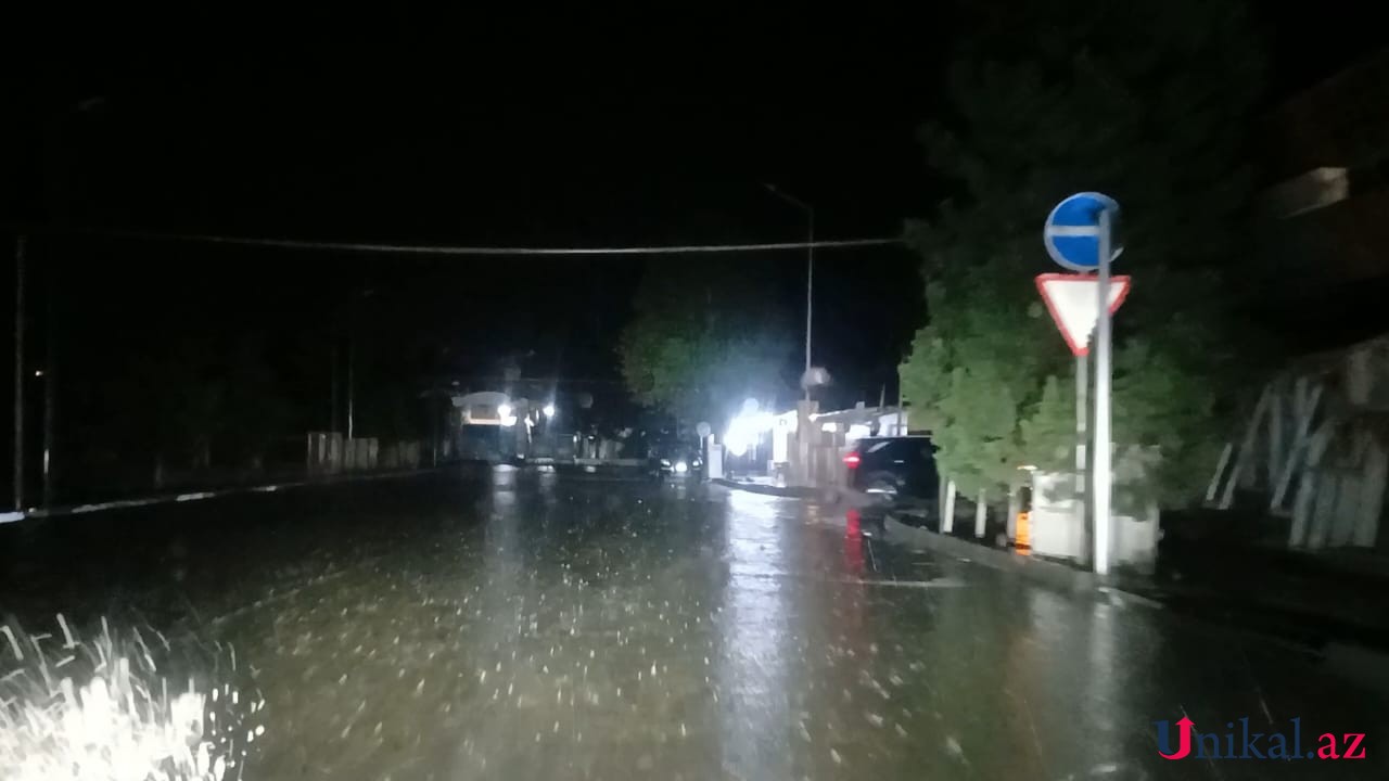 Gəncədə güclü yağışdan sonra sel gəldi - FOTO