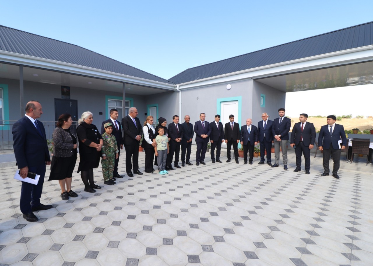 Arkoz Qazax Sement Zavodu  bu gün daha bir şəhid ailəsini sevindirdi - FOTOLAR