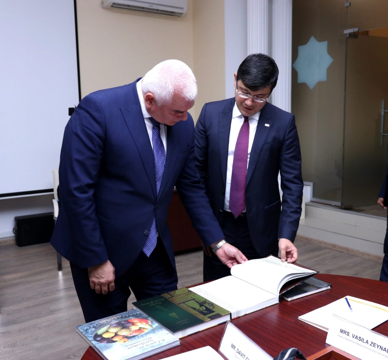 Fuad Muradov gürcüstanlı nazir ilə görüşdü - FOTOLAR