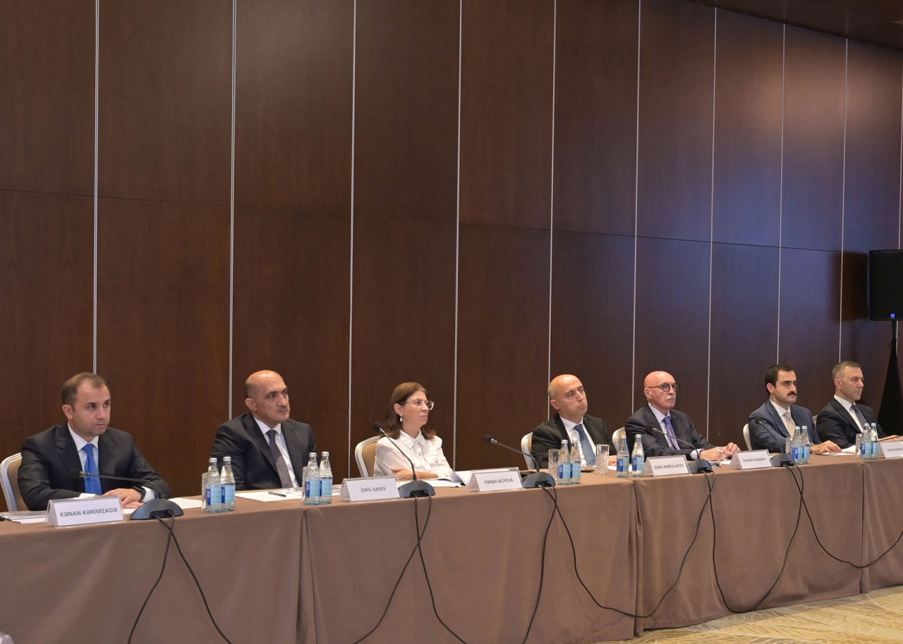 Nazir rektorlarla görüş keçirdi - FOTOLAR