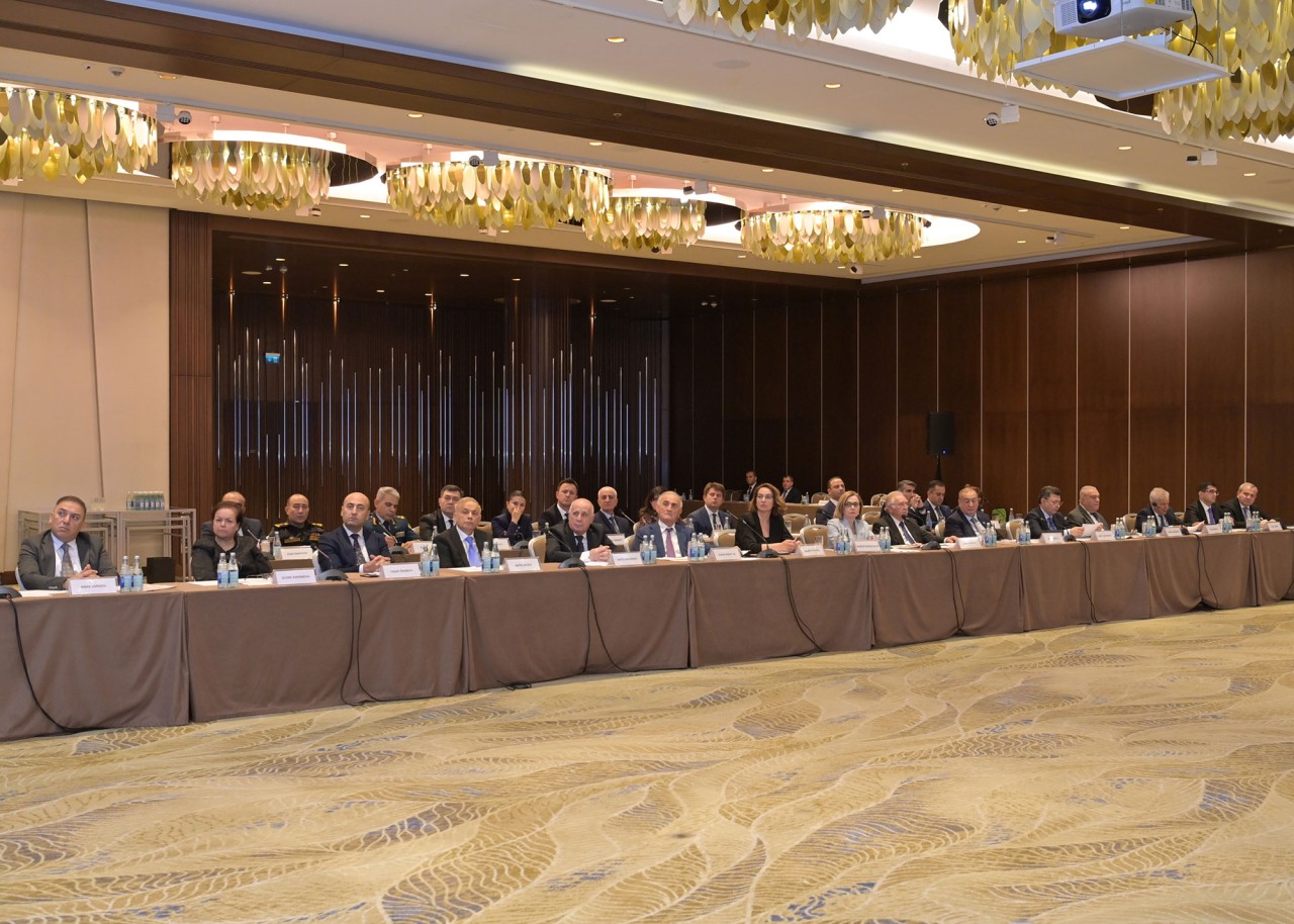 Nazir rektorlarla görüş keçirdi - FOTOLAR