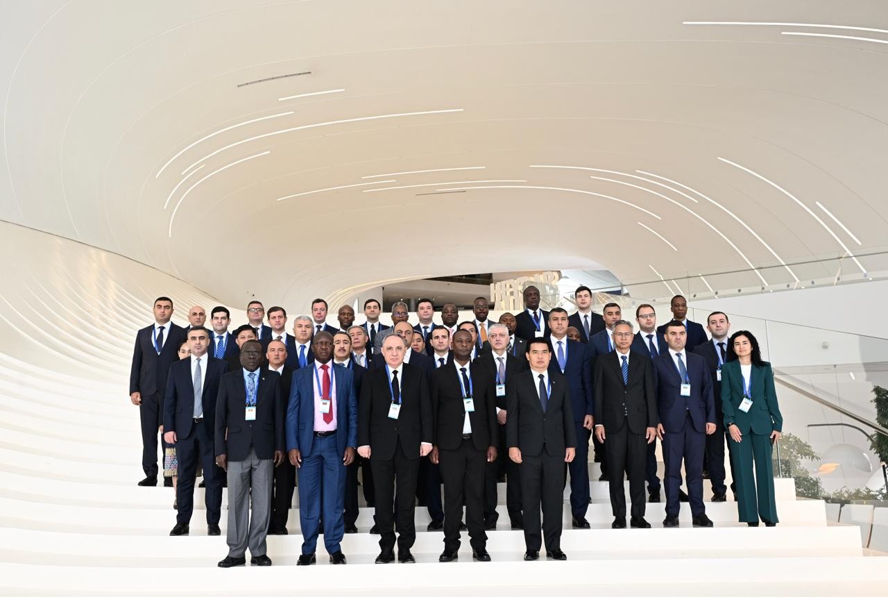 Baş Prokurorluğun təşkilatçılığı ilə beynəlxalq konfrans keçirildi - FOTOLAR (YENİLƏNİB)