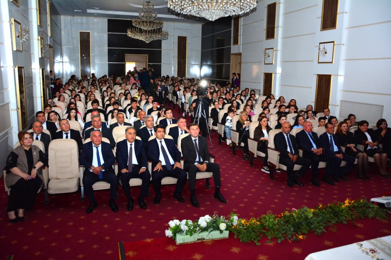 Ağstafada "O olmasın, bu olsun" musiqili komediya tamaşası nümayiş etdirilib - FOTOLAR