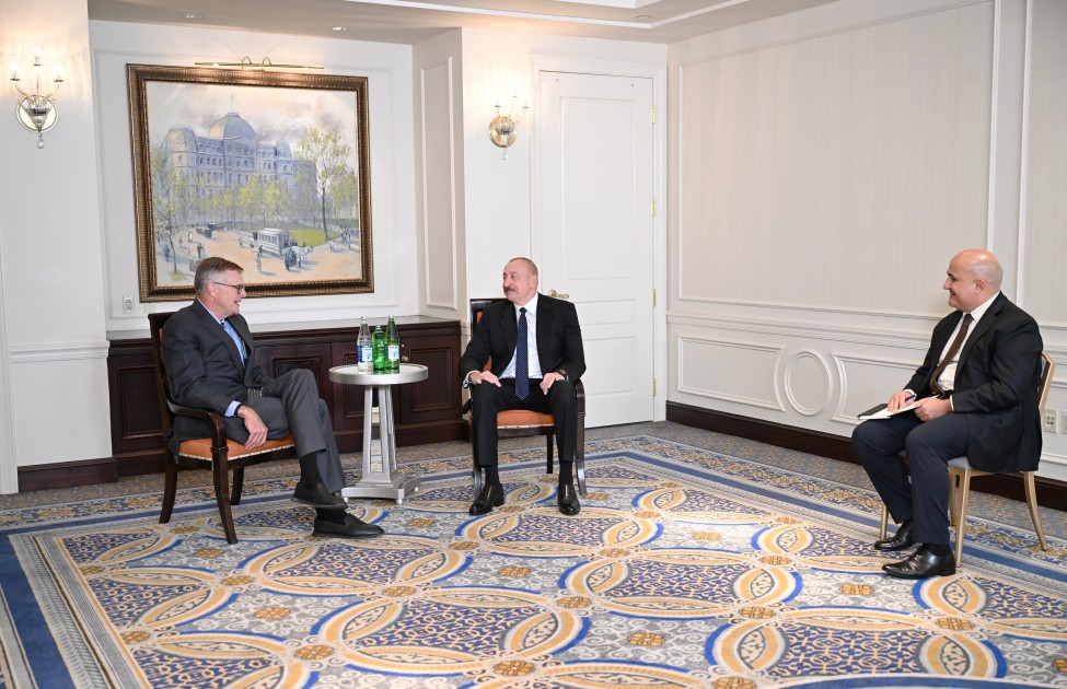 Prezident daha bir görüş keçirdi - FOTOLAR