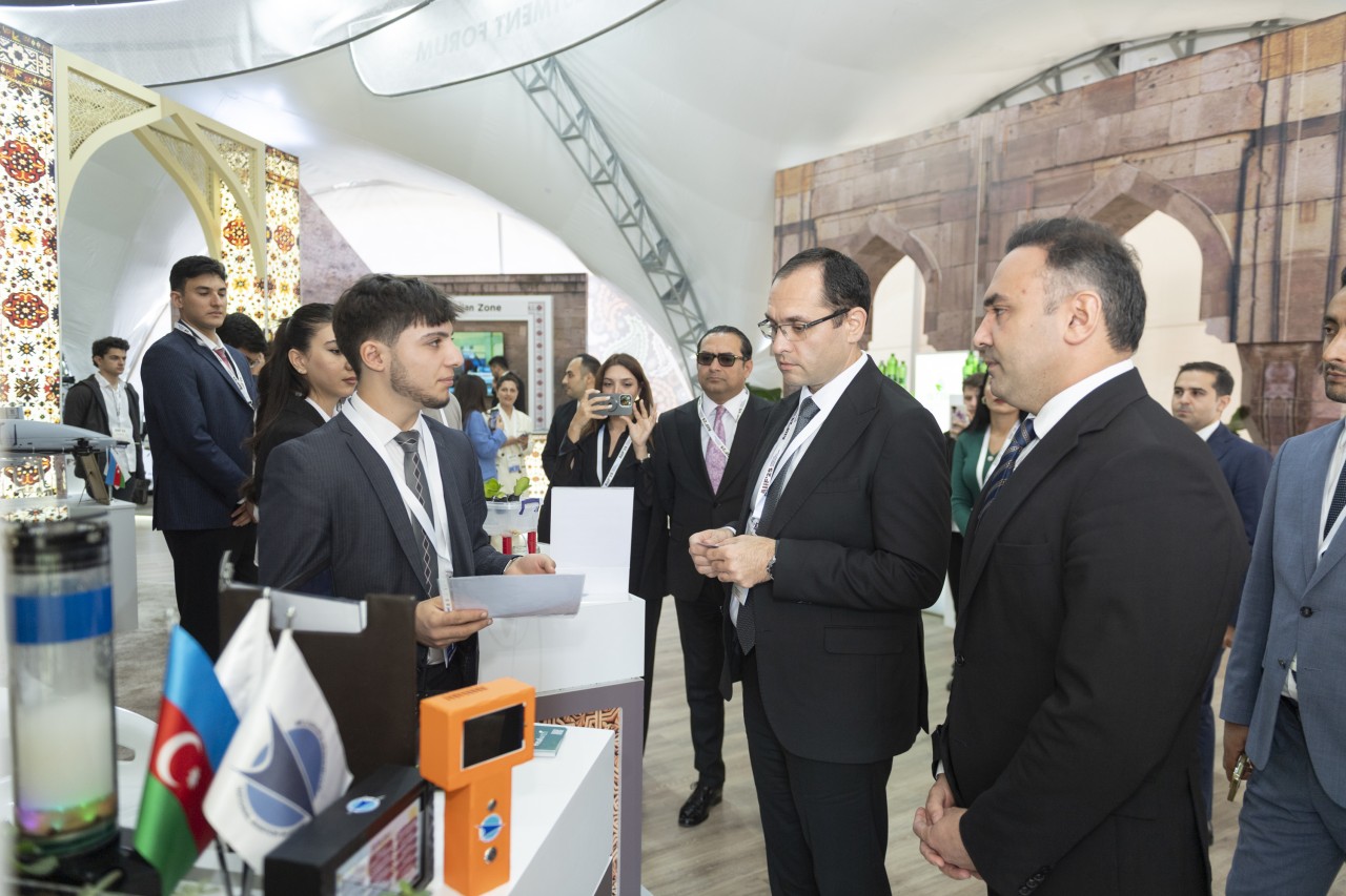 Məcnun Məmmədov beynəlxalq forumda çıxış edib - FOTOLAR