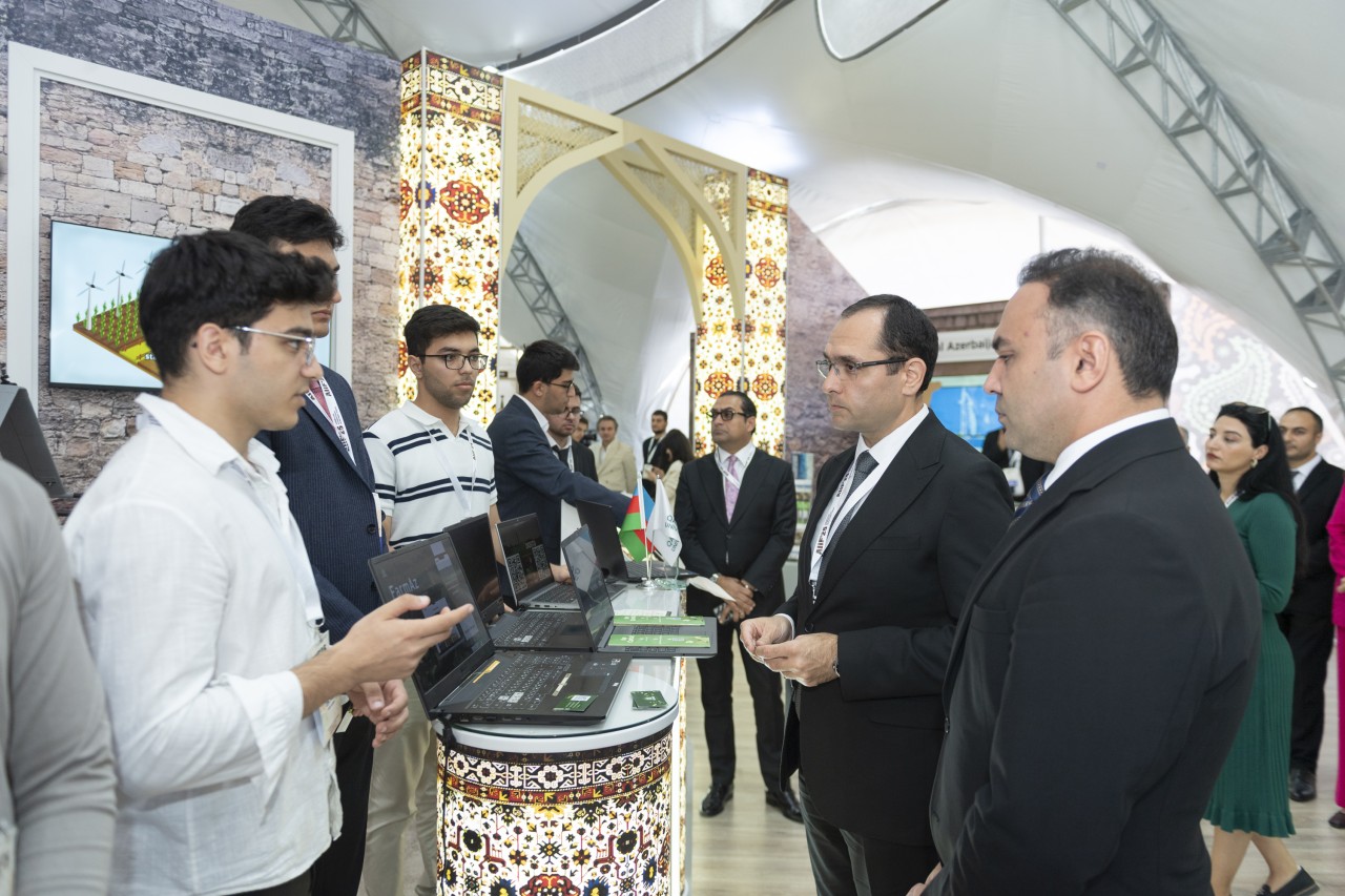 Məcnun Məmmədov beynəlxalq forumda çıxış edib - FOTOLAR