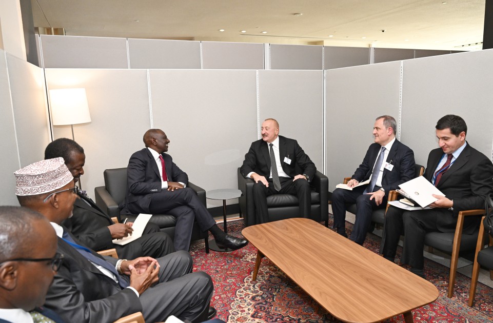 İlham Əliyev Keniya Prezidenti ilə görüşdü - FOTOLAR