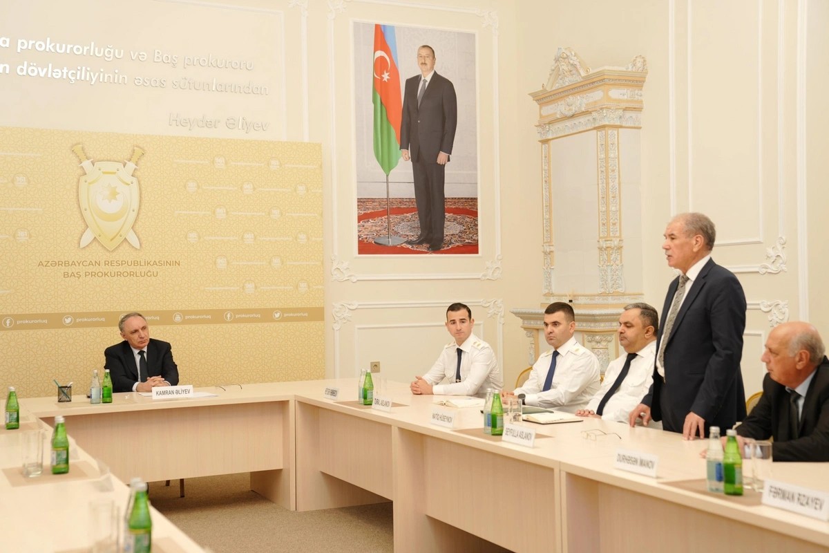 Kamran Əliyev şəhid olan prokurorluq əməkdaşlarının ailə üzvləri ilə görüşdü - FOTOLAR