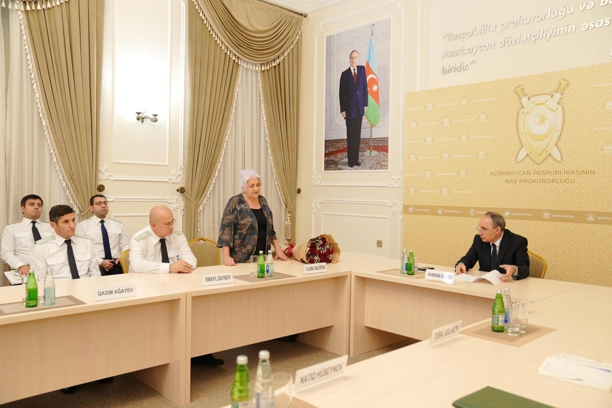 Kamran Əliyev şəhid olan prokurorluq əməkdaşlarının ailə üzvləri ilə görüşdü - FOTOLAR