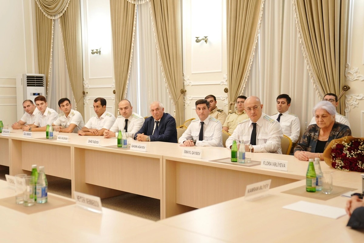 Kamran Əliyev şəhid olan prokurorluq əməkdaşlarının ailə üzvləri ilə görüşdü - FOTOLAR