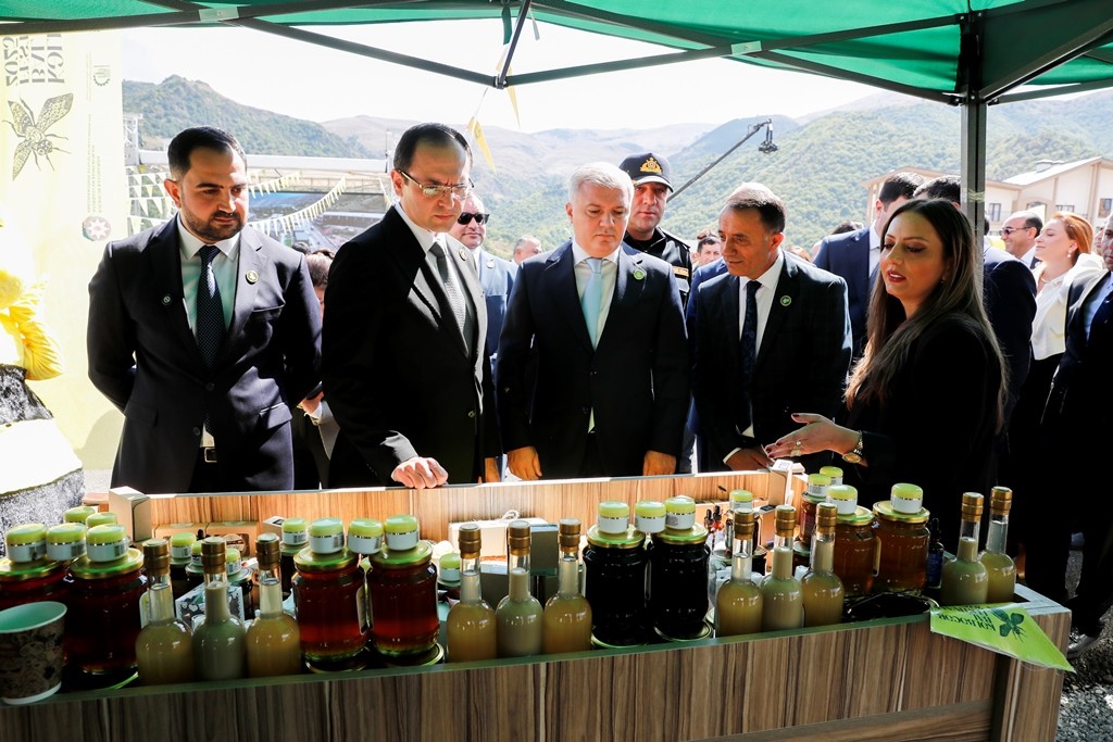 Leyla Əliyevanın təşəbbüsü ilə Kəlbəcərdə Bal Festivalı keçirilib - FOTOLAR