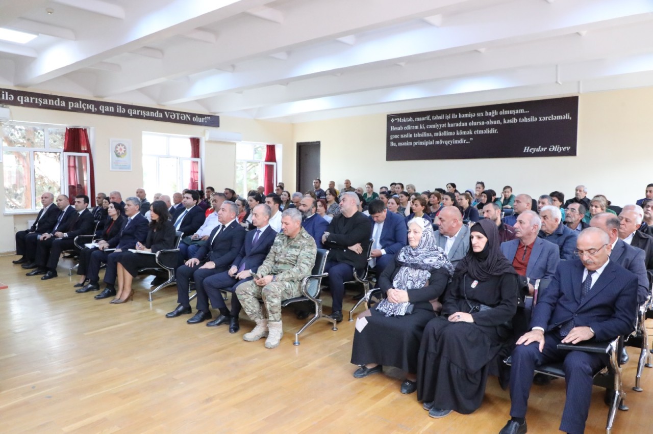 Adil Əliyev vətəndaşların şikayət və təkliflərini dinlədi - FOTOLAR