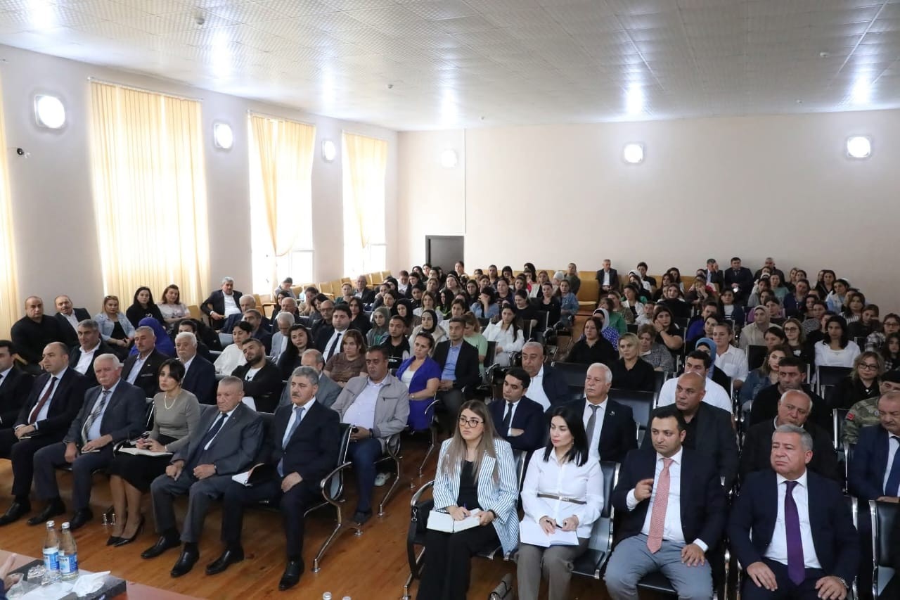 Adil Əliyev vətəndaşların şikayət və təkliflərini dinlədi - FOTOLAR