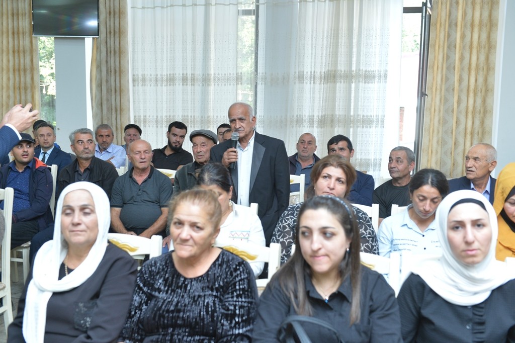 Taleh Qaraşov kənd sakinləri ilə görüşdü - FOTOLAR