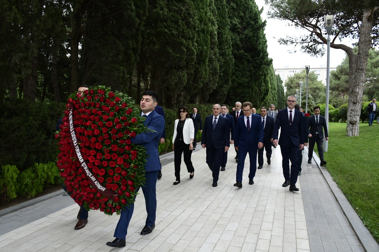 “Statistikanın inkişaf perspektivləri: beynəlxalq layihələrin rolu” mövzusunda forum öz işinə başlayıb - FOTOLAR