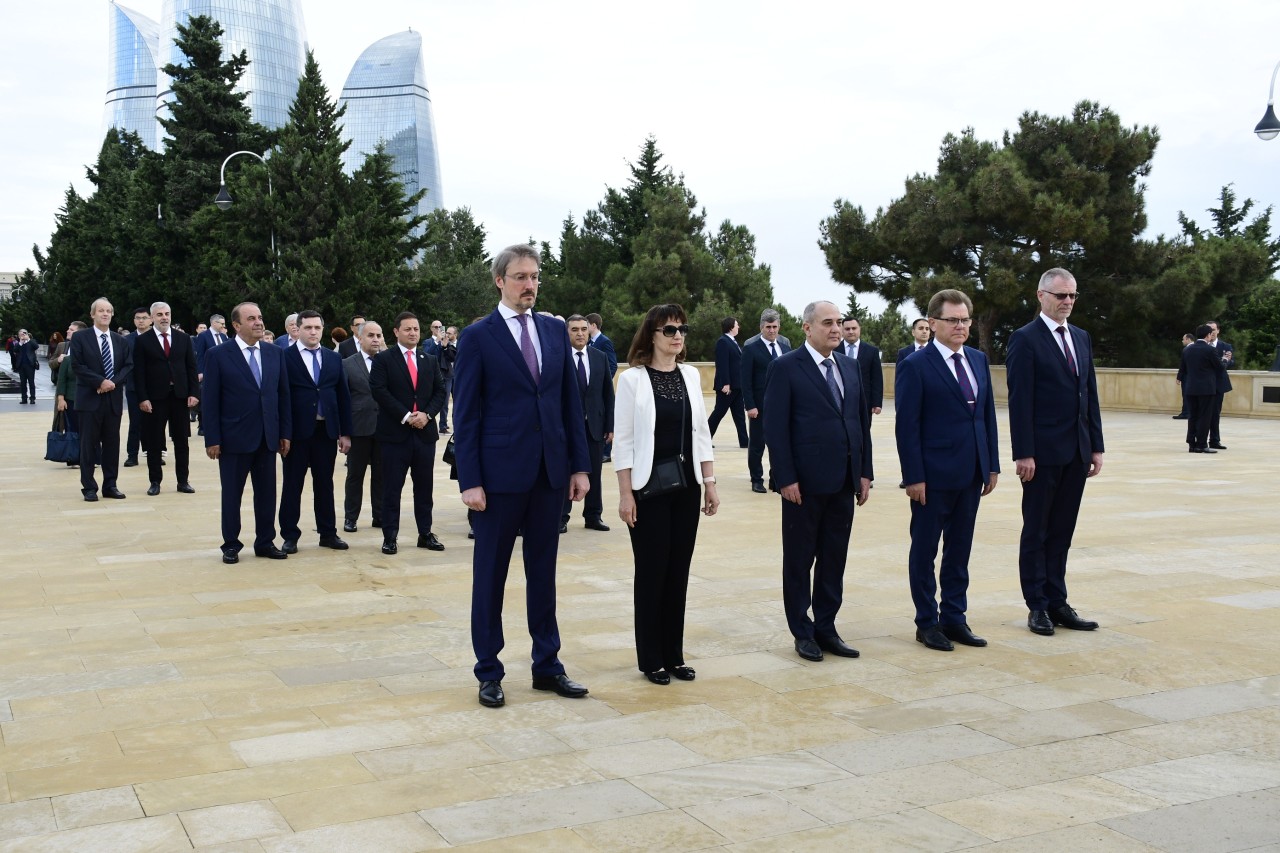 “Statistikanın inkişaf perspektivləri: beynəlxalq layihələrin rolu” mövzusunda forum öz işinə başlayıb - FOTOLAR