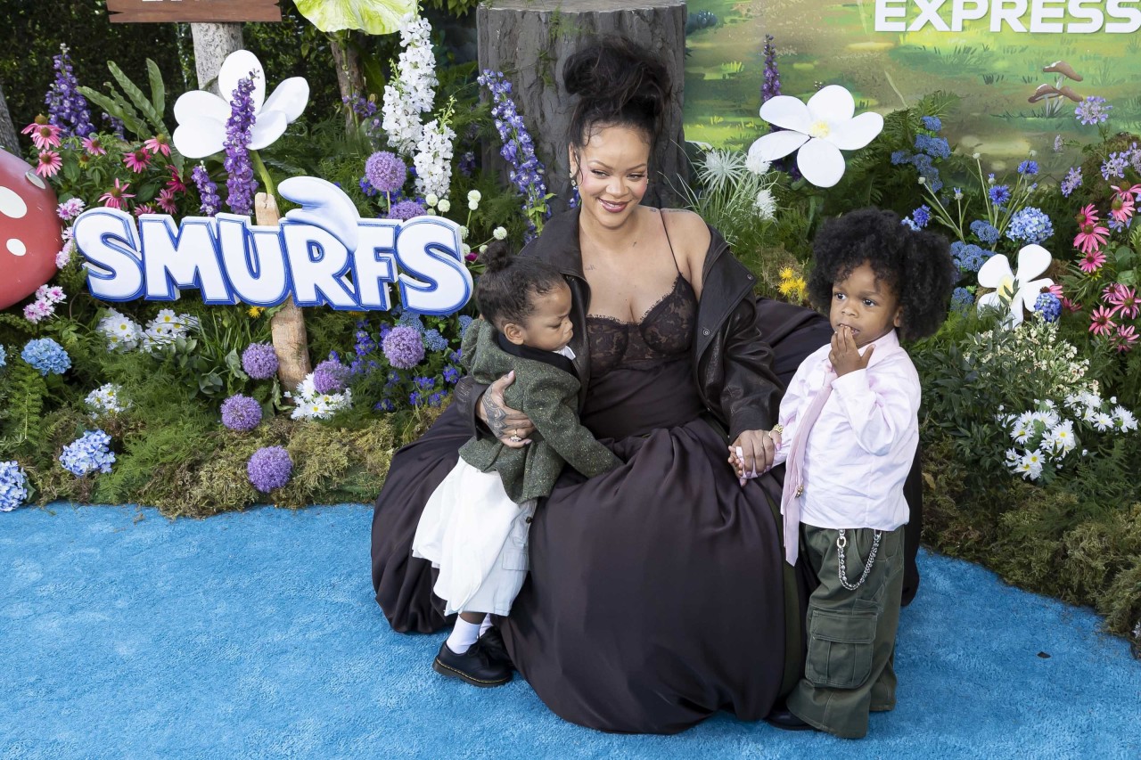 Rihanna bu dəfə qız anası oldu - FOTOLAR