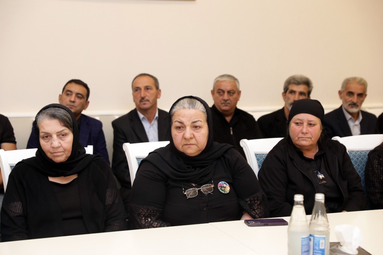 Ağalar Vəliyev şəhid ailələrinə maliyyə dəstəyi göstərib - FOTOLAR