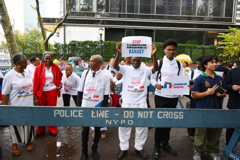 Fransa və Niderland müstəmləkələri BMT-nin qarşısında aksiya keçirdi - FOTOLAR