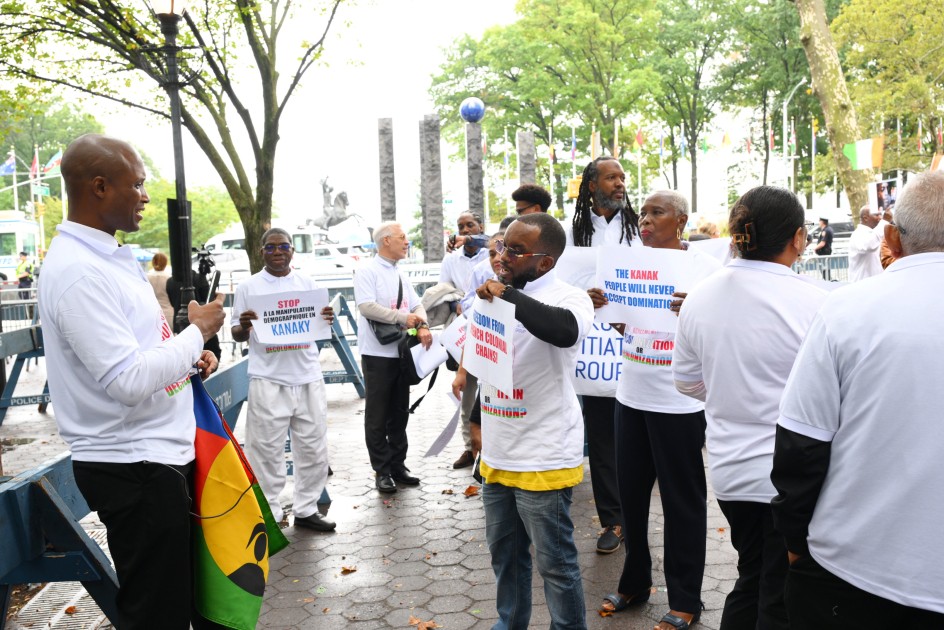 Fransa və Niderland müstəmləkələri BMT-nin qarşısında aksiya keçirdi - FOTOLAR