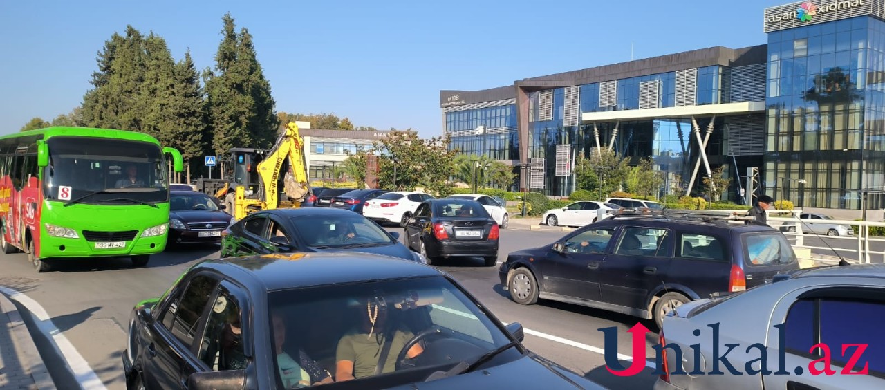 Yük avtomobili minik maşını ilə toqquşdu - FOTOLAR