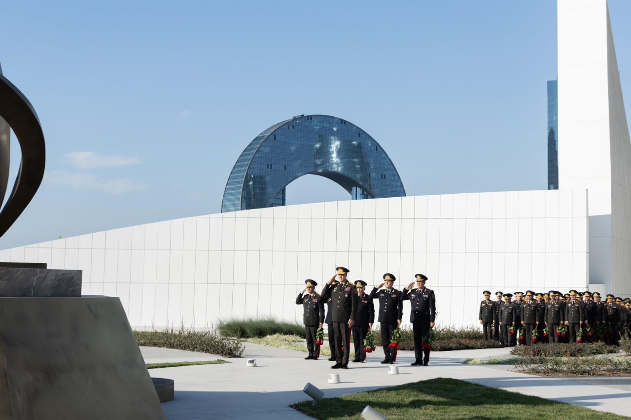 DİN-in şəxsi heyəti Anım günü ilə bağlı Zəfər parkını ziyarət etdi - FOTO+VİDEO