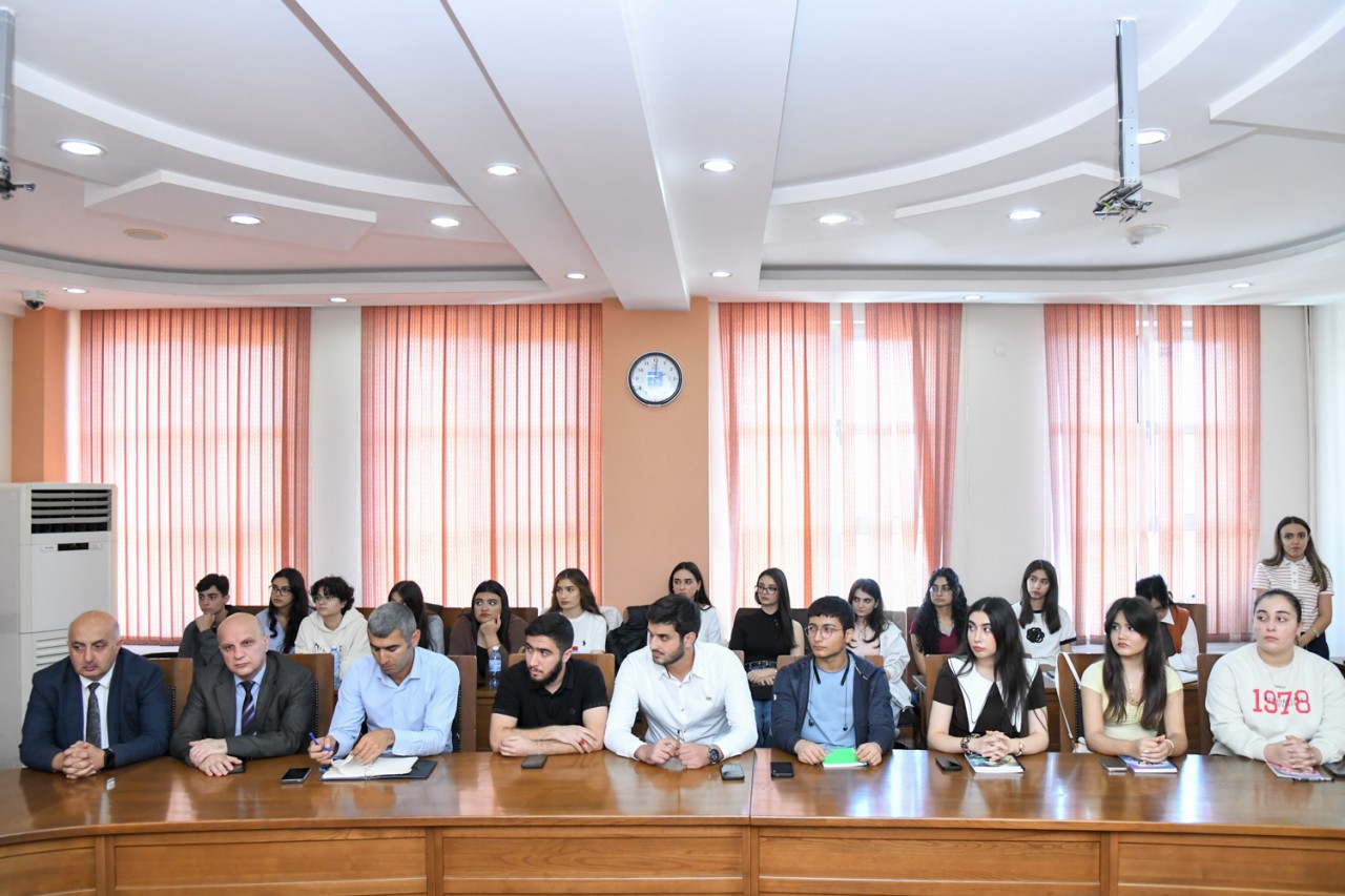 BMU-da Anım Günü ilə əlaqədar dəyirmi masa keçirilib - FOTOLAR