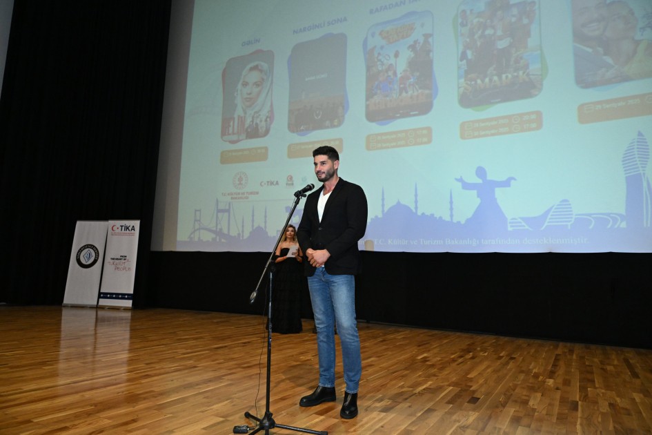 Hülya Koçyiğit və digər məşhurlar Bakıda türk film günlərinin qala gecəsində - FOTOLAR