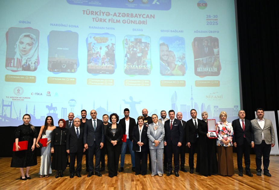 Hülya Koçyiğit və digər məşhurlar Bakıda türk film günlərinin qala gecəsində - FOTOLAR