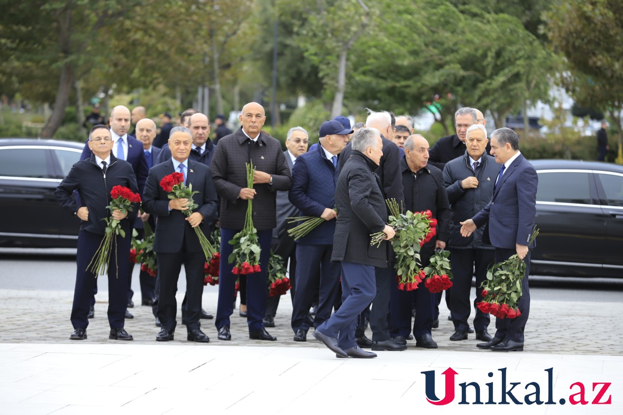 Dövlət rəsmiləri Zəfər parkını ziyarət edir - FOTOLAR (VİDEO)