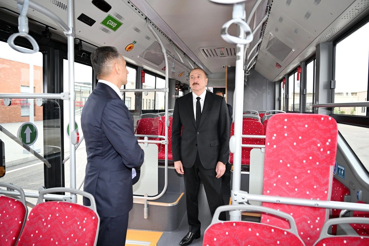 İlham Əliyev "BakuBus"un Gəncə Avtoparkının açılışında - FOTOLAR