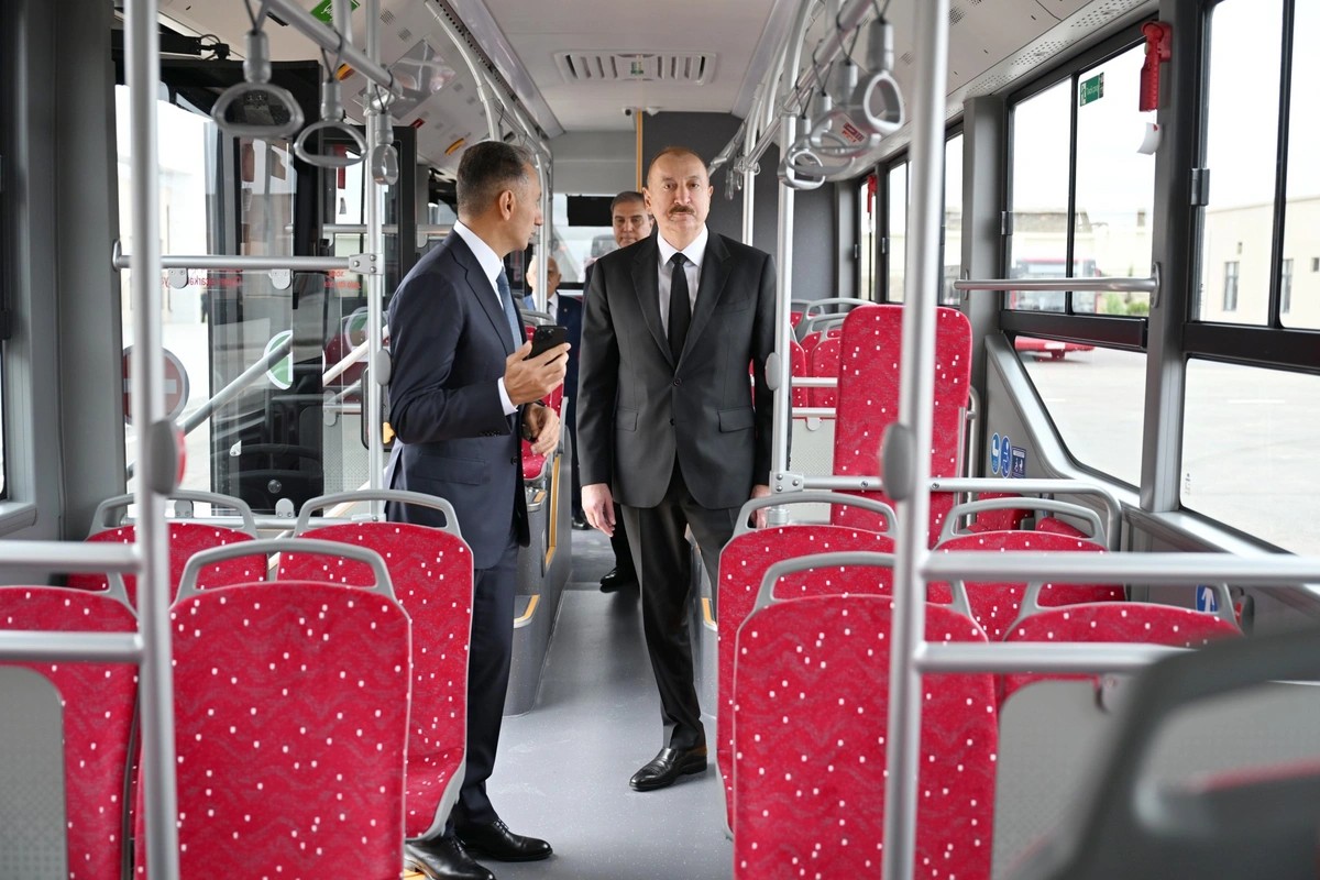 İlham Əliyev "BakuBus"un Gəncə Avtoparkının açılışında - FOTOLAR