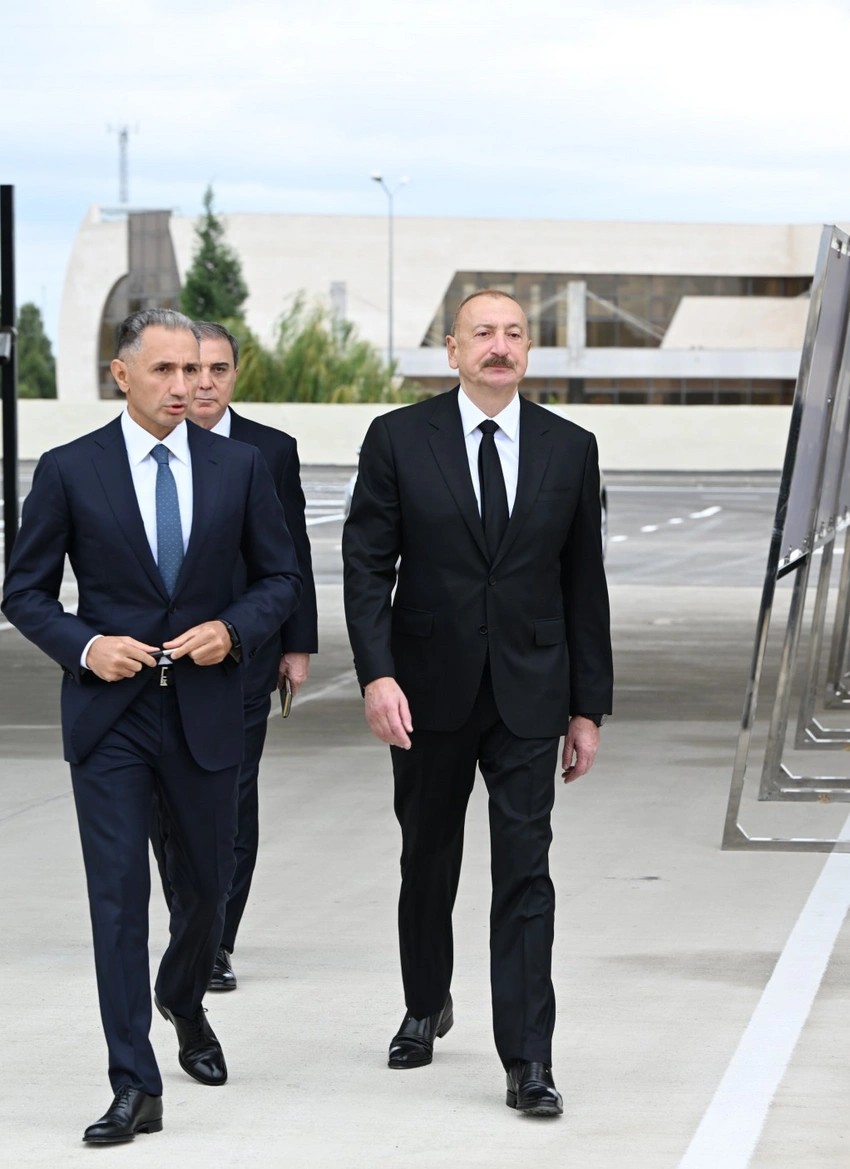 İlham Əliyev "BakuBus"un Gəncə Avtoparkının açılışında - FOTOLAR