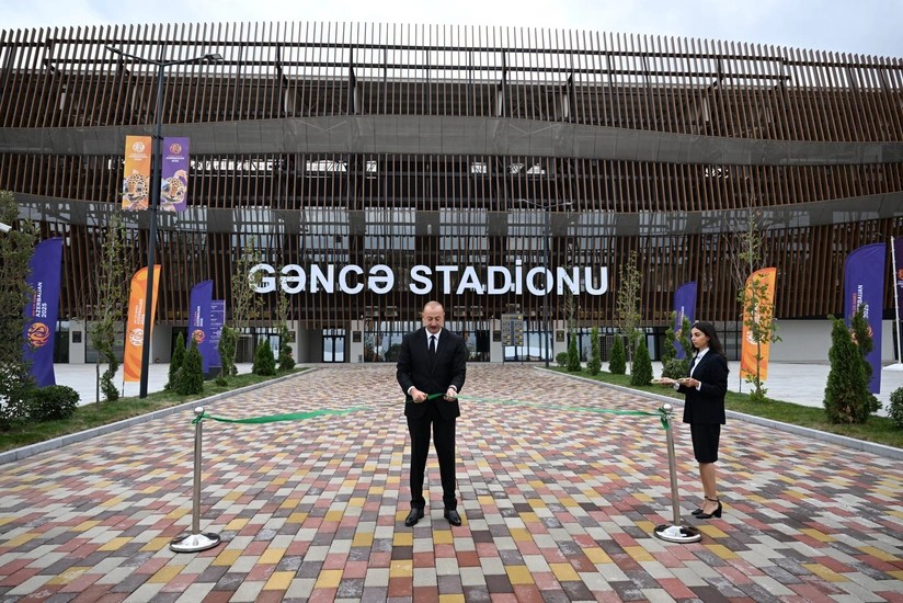 İlham Əliyev Gəncə şəhər stadionunun açılışında - FOTO