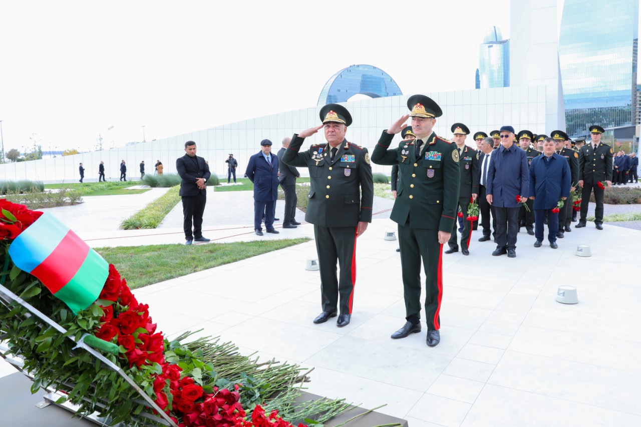 XRİTDX-nin rəhbər heyəti Zəfər Parkını ziyarət edib - FOTO