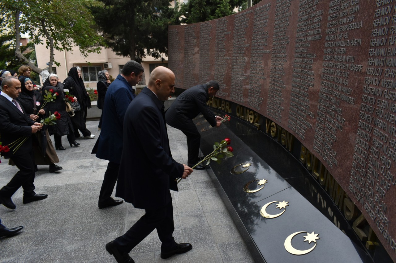 Yasamal rayon ictimaiyyəti şəhidləri yad edib - FOTOLAR